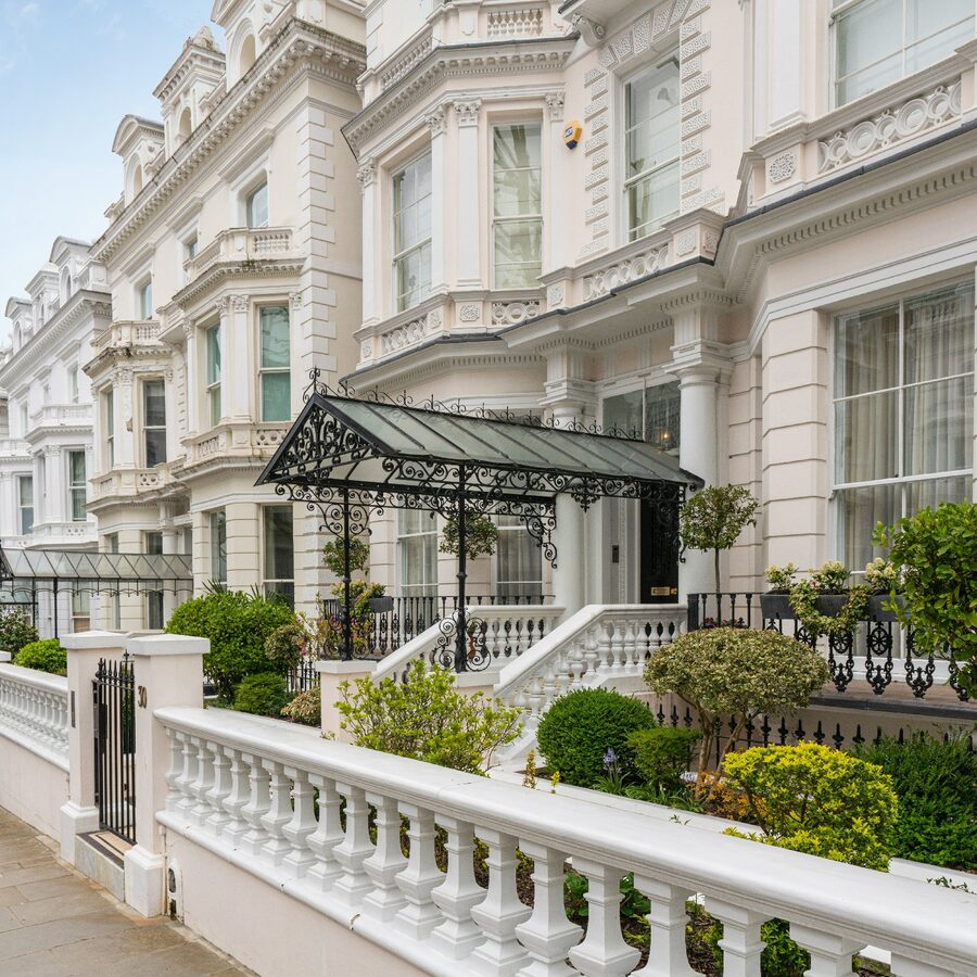 Elegant Kensington townhouses in London