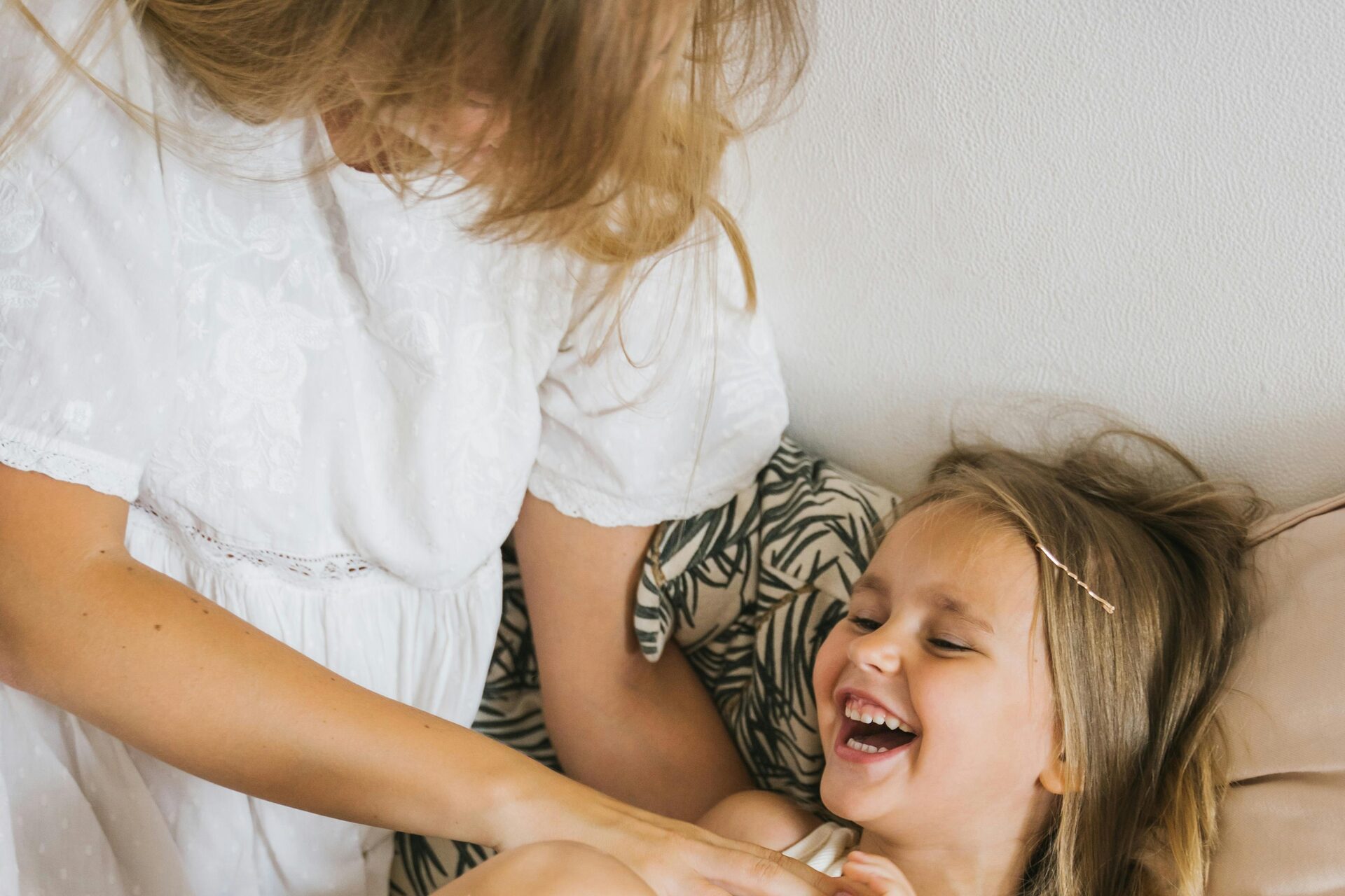 Bilingual nanny reading with child